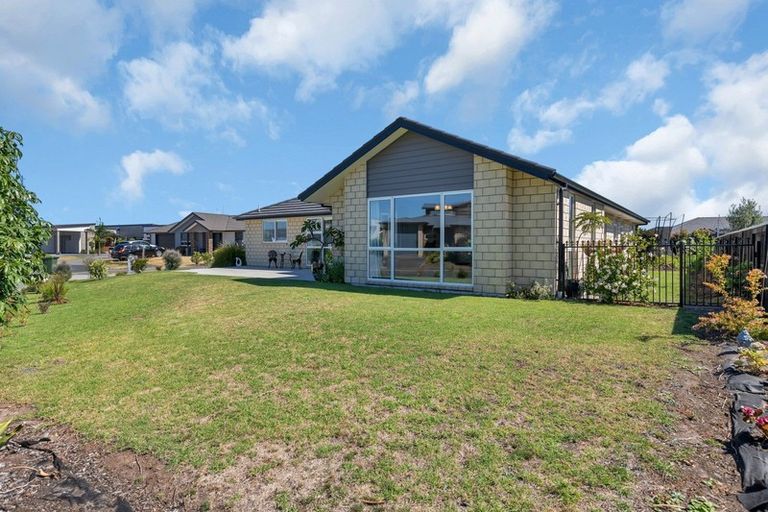 Photo of property in 4 Lanyard Place, One Tree Point, 0118