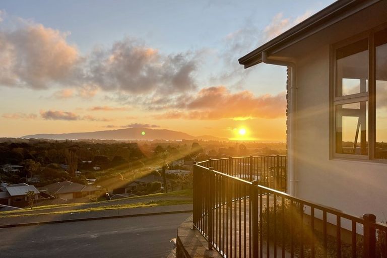 Photo of property in 99 Kakariki Grove, Waikanae, 5036