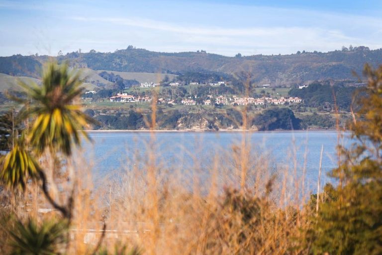 Photo of property in 2/20 Beach Road, Mellons Bay, Auckland, 2014