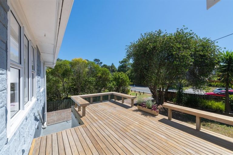 Photo of property in 121 Millbrook Road, Sunnyvale, Auckland, 0612