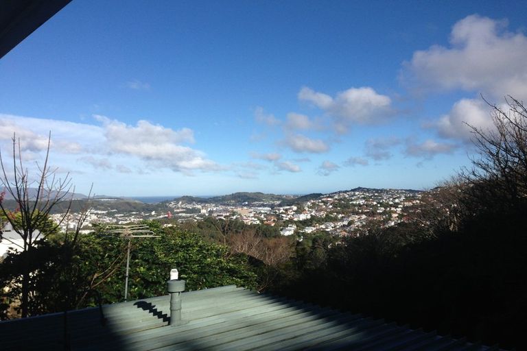 Photo of property in 1/6 Mataroa Avenue, Northland, Wellington, 6012