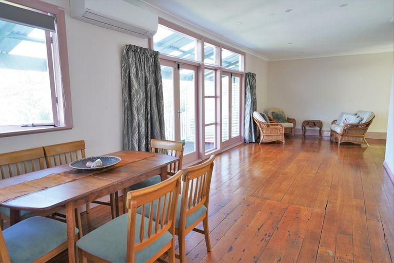 Photo of property in 30 Beach Road, Onerahi, Whangarei, 0110