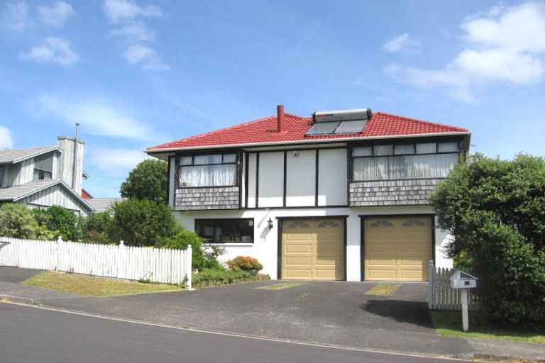 Photo of property in 12 Landsberg Way, Windsor Park, Auckland, 0632