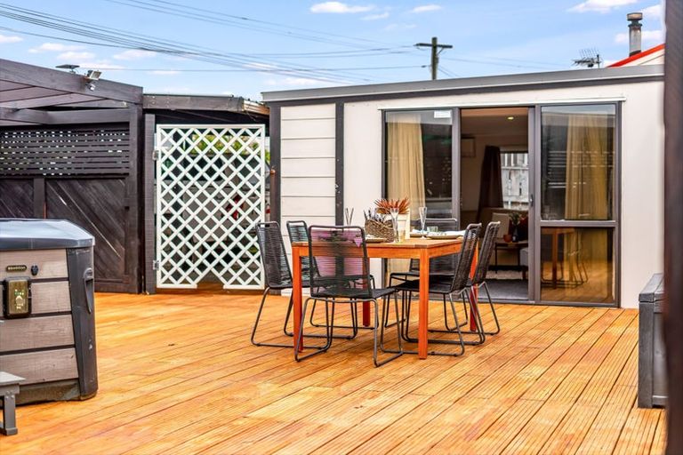 Photo of property in 38 Whanga Crescent, Titahi Bay, Porirua, 5022