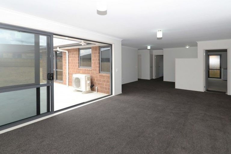 Photo of property in 4 Max Landing, Grandview Heights, Hamilton, 3200