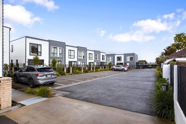 Photo of property in 10 Patariki Way, Beach Haven, Auckland, 0626