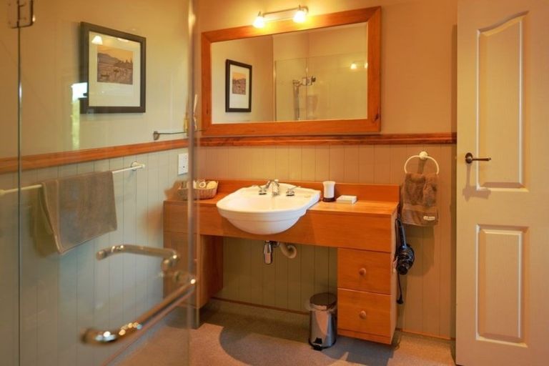 Photo of property in 38 Mapara Road, Acacia Bay, Taupo, 3385