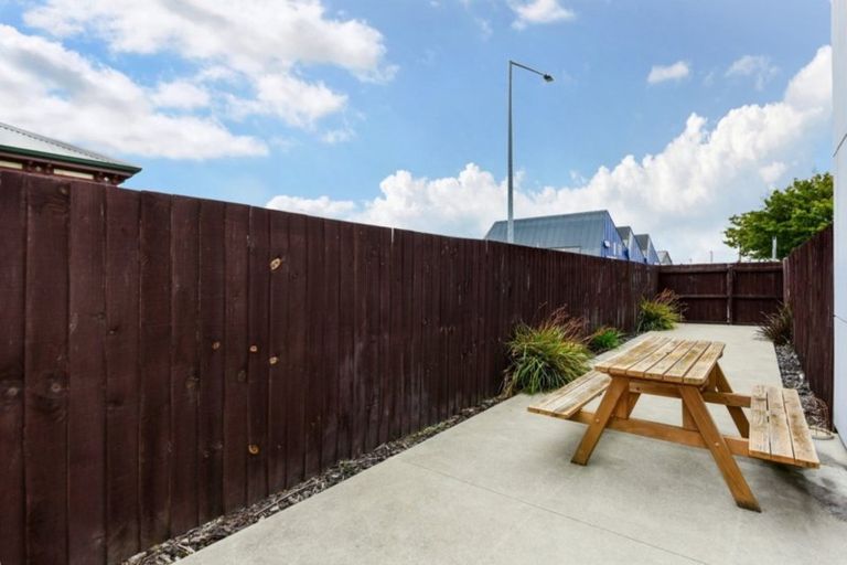 Photo of property in 3/75 Thackeray Place, Waltham, Christchurch, 8023