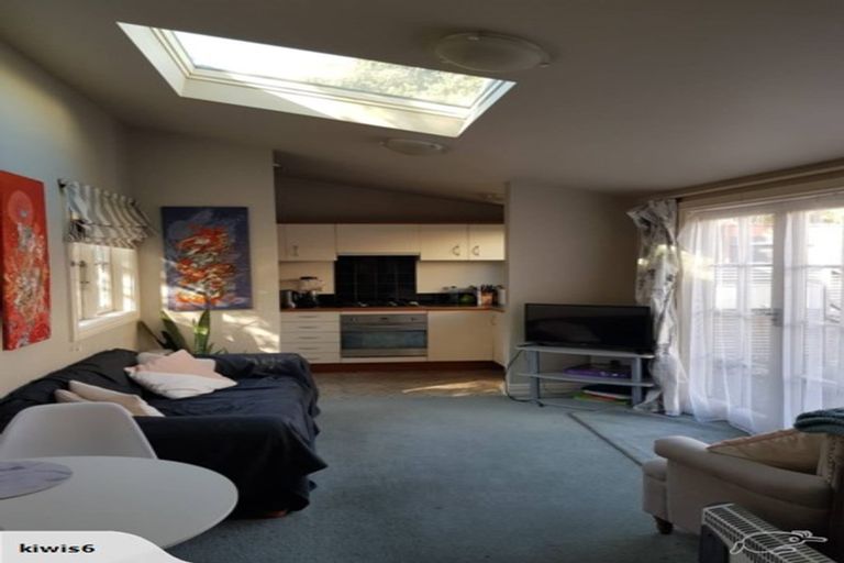 Photo of property in 16 Austin Street, Mount Victoria, Wellington, 6011