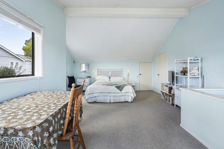 Photo of property in 2/76 Wairoa Road, Narrow Neck, Auckland, 0624