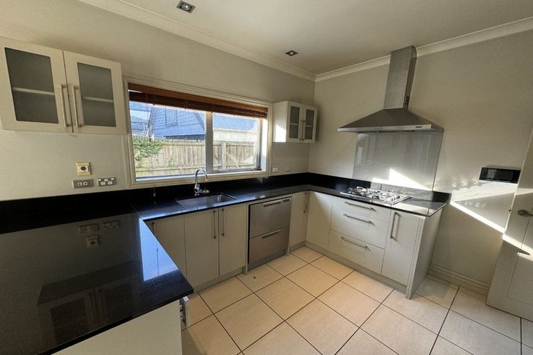 Photo of property in 38 Aikmans Road, Merivale, Christchurch, 8014