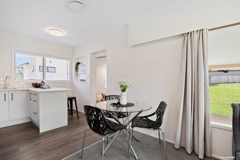 Photo of property in 2/13 Kathleen Street, Totara Vale, Auckland, 0627