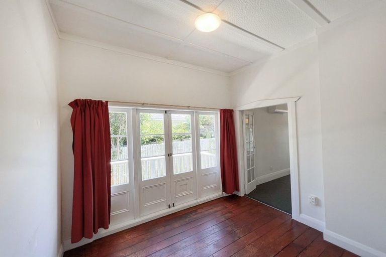 Photo of property in 296 Great North Road, Henderson, Auckland, 0612