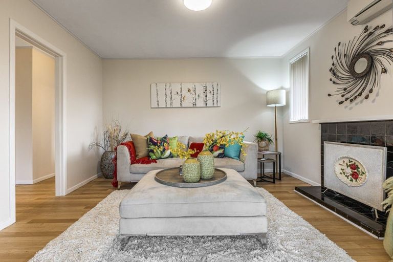 Photo of property in 2 Beazley Place, Glendene, Auckland, 0602