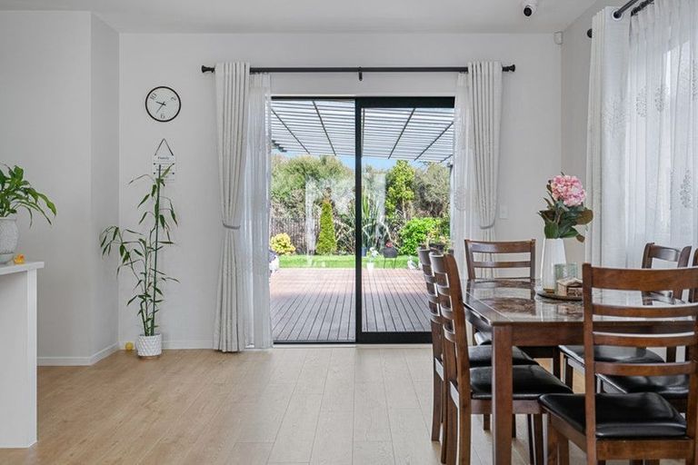 Photo of property in 14 Earlywood Road, Takanini, 2110