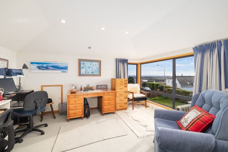 Photo of property in 43 Cannon Hill Crescent, Mount Pleasant, Christchurch, 8081