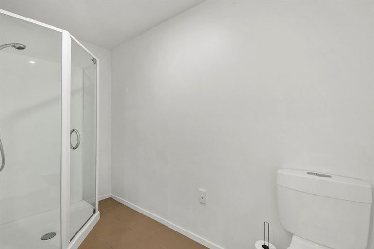 Photo of property in 9 Garmons Way, Castor Bay, Auckland, 0620