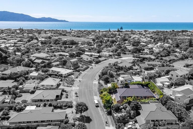 Photo of property in 21 Campion Road, Waikanae Beach, Waikanae, 5036