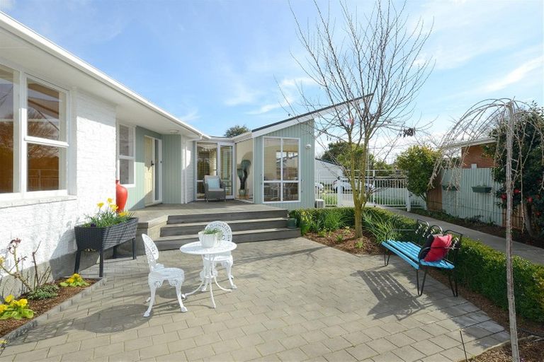 Photo of property in 50 Glenharrow Avenue, Avonhead, Christchurch, 8042