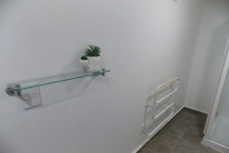 Photo of property in 21a Cotswold Crescent, Newlands, Wellington, 6037