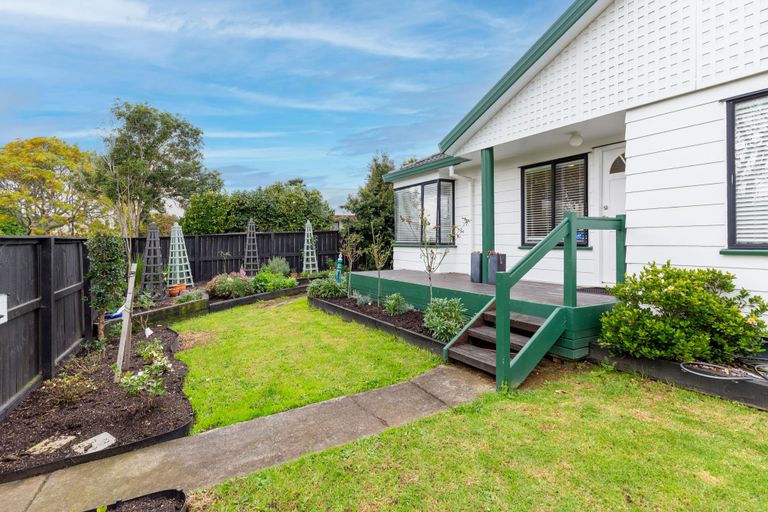 Photo of property in 37 Rosemead Place, Randwick Park, Auckland, 2105