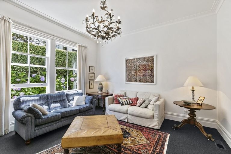 Photo of property in 33 Grove Road, Kelburn, Wellington, 6012