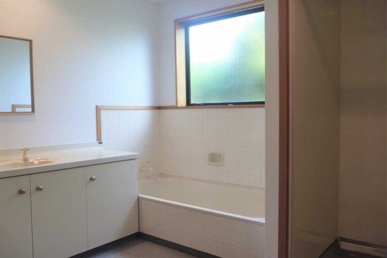 Photo of property in 3 Broadfell Avenue, Avonhead, Christchurch, 8042