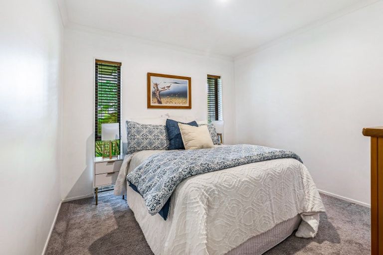 Photo of property in 10 Anchorite Way, Red Beach, 0932