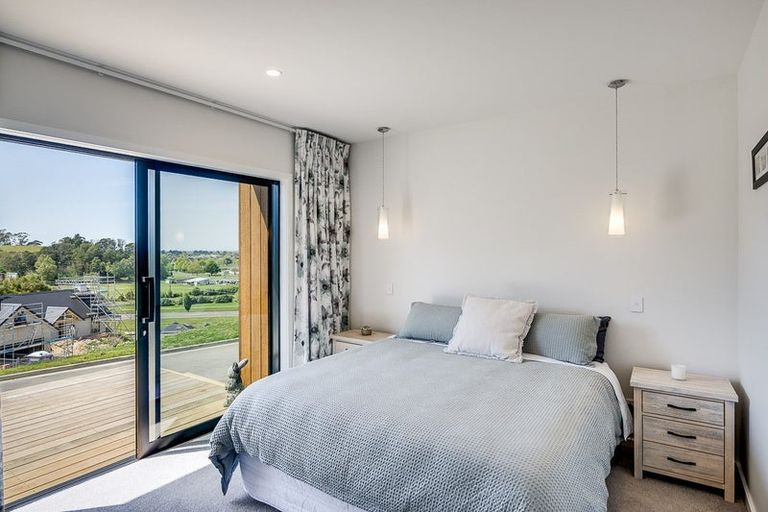 Photo of property in 91 Oak Road, Poraiti, Napier, 4112