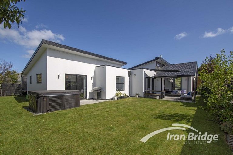 Photo of property in 20 Puhara Avenue, Parklands, Christchurch, 8083