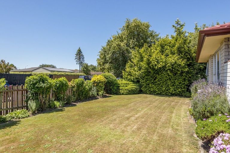 Photo of property in 18 La Perouse Place, Northcote, Christchurch, 8052
