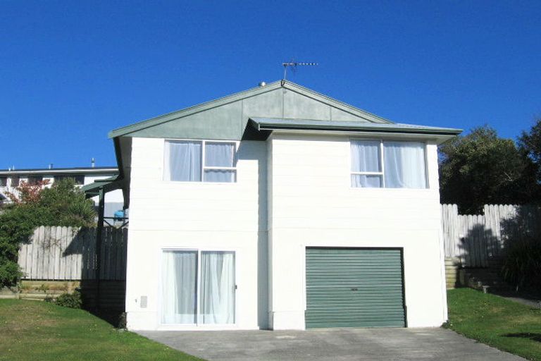 Photo of property in 11 Whitechapel Grove, Stokes Valley, Lower Hutt, 5019
