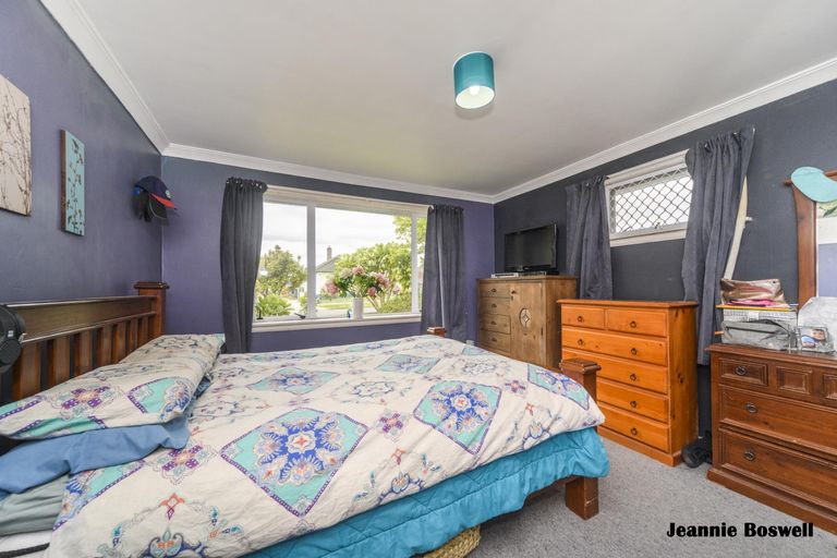 Photo of property in 6 Pukatea Place, Milson, Palmerston North, 4414