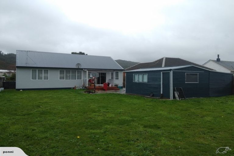 Photo of property in 137 Molesworth Street, Taita, Lower Hutt, 5011