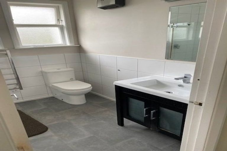 Photo of property in 5 Hillary Street, Tawa, Wellington, 5028