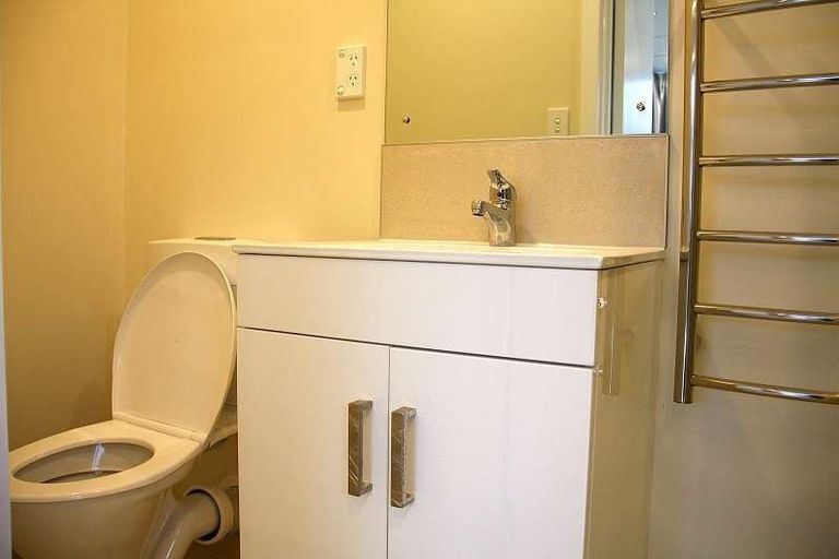 Photo of property in 18 Webb Place, Forrest Hill, Auckland, 0620