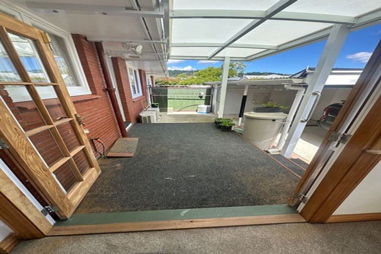 Photo of property in 38 Whitemans Road, Silverstream, Upper Hutt, 5019