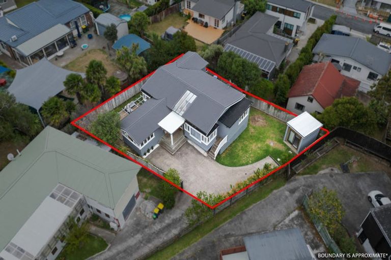Photo of property in 2/48 Sunnynook Road, Sunnynook, Auckland, 0620