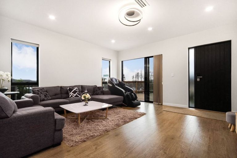 Photo of property in 2 Barrique Road, Kumeu, 0810