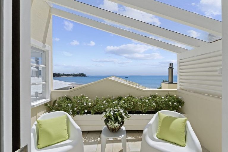 Photo of property in 9a Holiday Road, Milford, Auckland, 0620