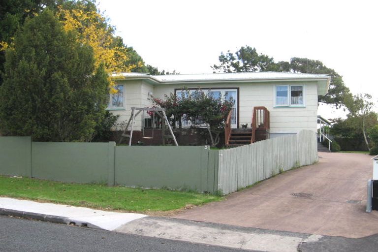 Photo of property in 6 Dawnhaven Drive, Te Atatu Peninsula, Auckland, 0610