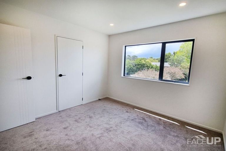 Photo of property in 64e Triangle Road, Massey, Auckland, 0614