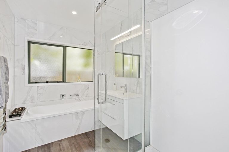 Photo of property in 24 Ranch Place, Pukekohe, 2120