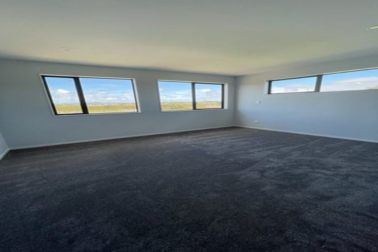 Photo of property in 4 Pineview Drive, Rosehill, Papakura, 2113