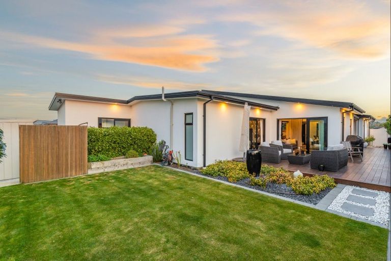 Photo of property in 40 Cameo Grove, Marshland, Christchurch, 8083