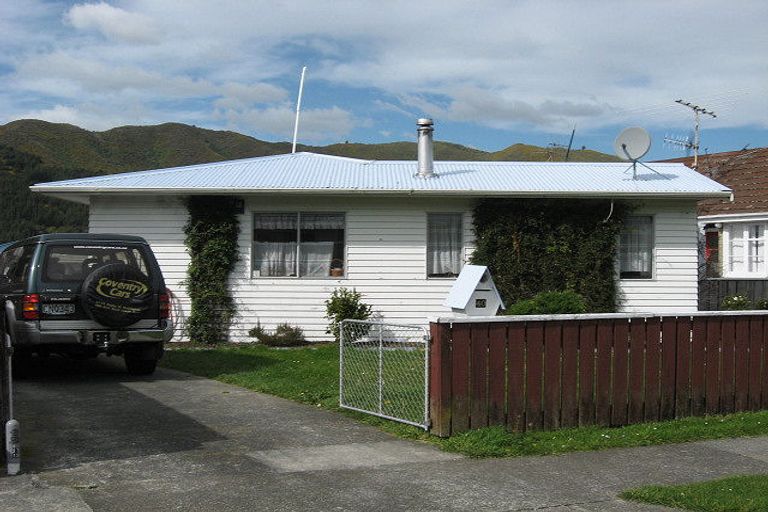 Photo of property in 40 Hamstead Street, Wainuiomata, Lower Hutt, 5014