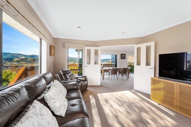 Photo of property in 43 Percy Kinsman Crescent, Riverstone Terraces, Upper Hutt, 5018