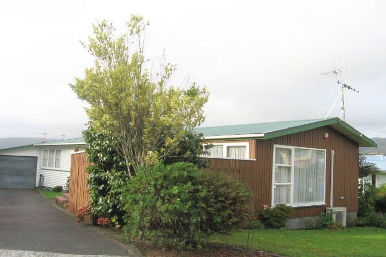 Photo of property in 6 Magdalen Street, Tawa, Wellington, 5028
