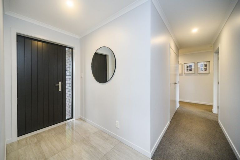 Photo of property in 18 Cyprus Place, Fitzherbert, Palmerston North, 4410