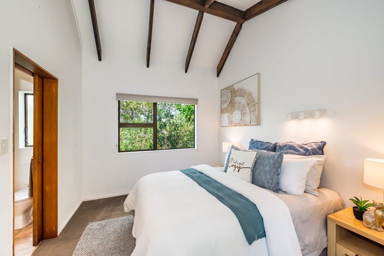 Photo of property in 24 Island View Terrace, Waikanae Beach, Waikanae, 5036